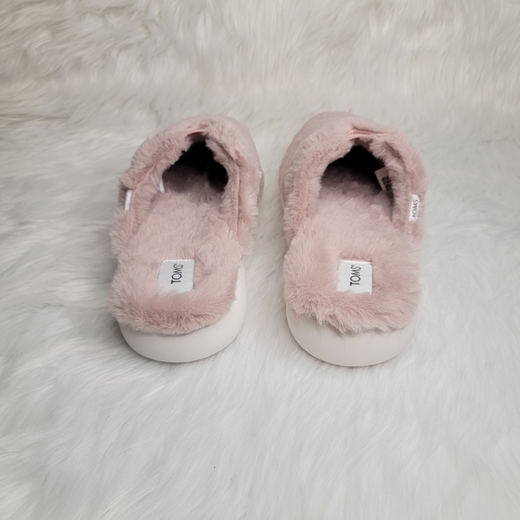 TOMS alpargata mule rose pink faux fur slippers. - Picture 3 of 11